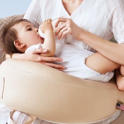 授乳クッション 科学設計十五度傾斜硬めサポート授乳クッション