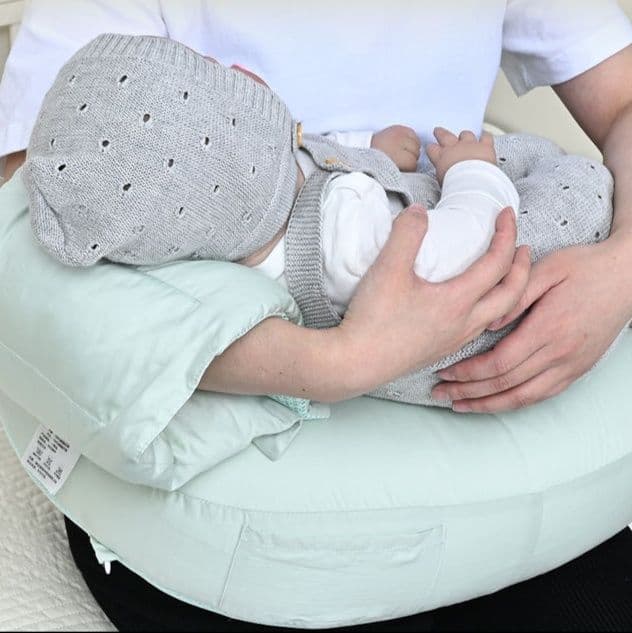 授乳クッション 空気式軽量授乳エアークッション収納袋付き